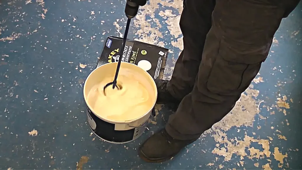 Mixing Alkyd Paint
